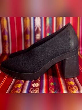 Eileen Fisher Signy Block Heel Pumps Size 9